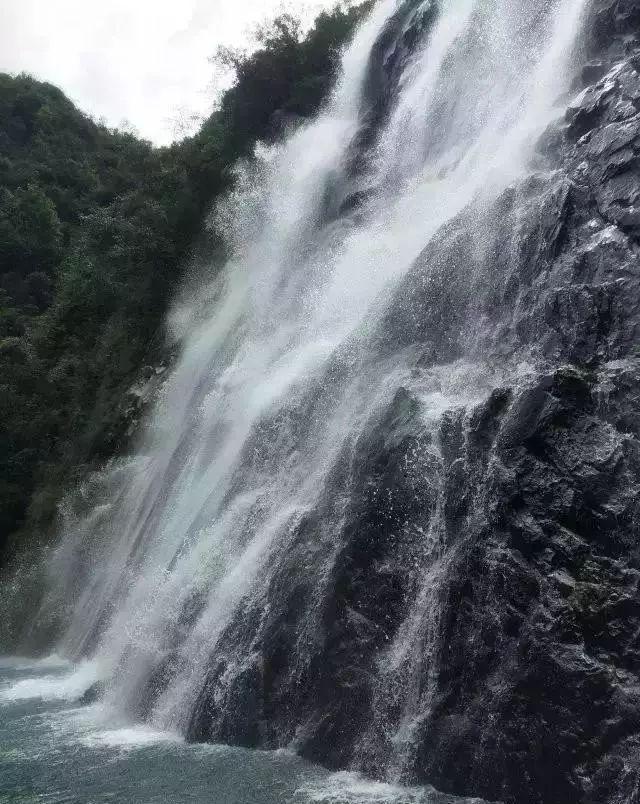 逃离荒凉的地方